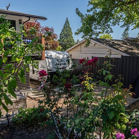 Chic Rv Retreat, Stunning Yard In Roseburg Ξενοδοχείο Εξωτερικό φωτογραφία