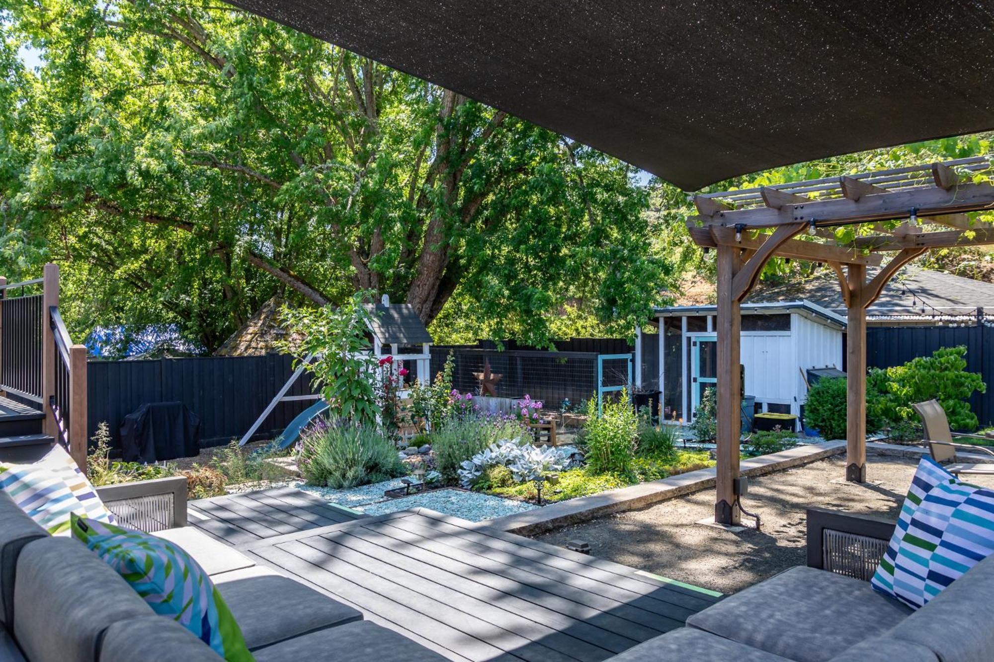 Chic Rv Retreat, Stunning Yard In Roseburg Ξενοδοχείο Εξωτερικό φωτογραφία