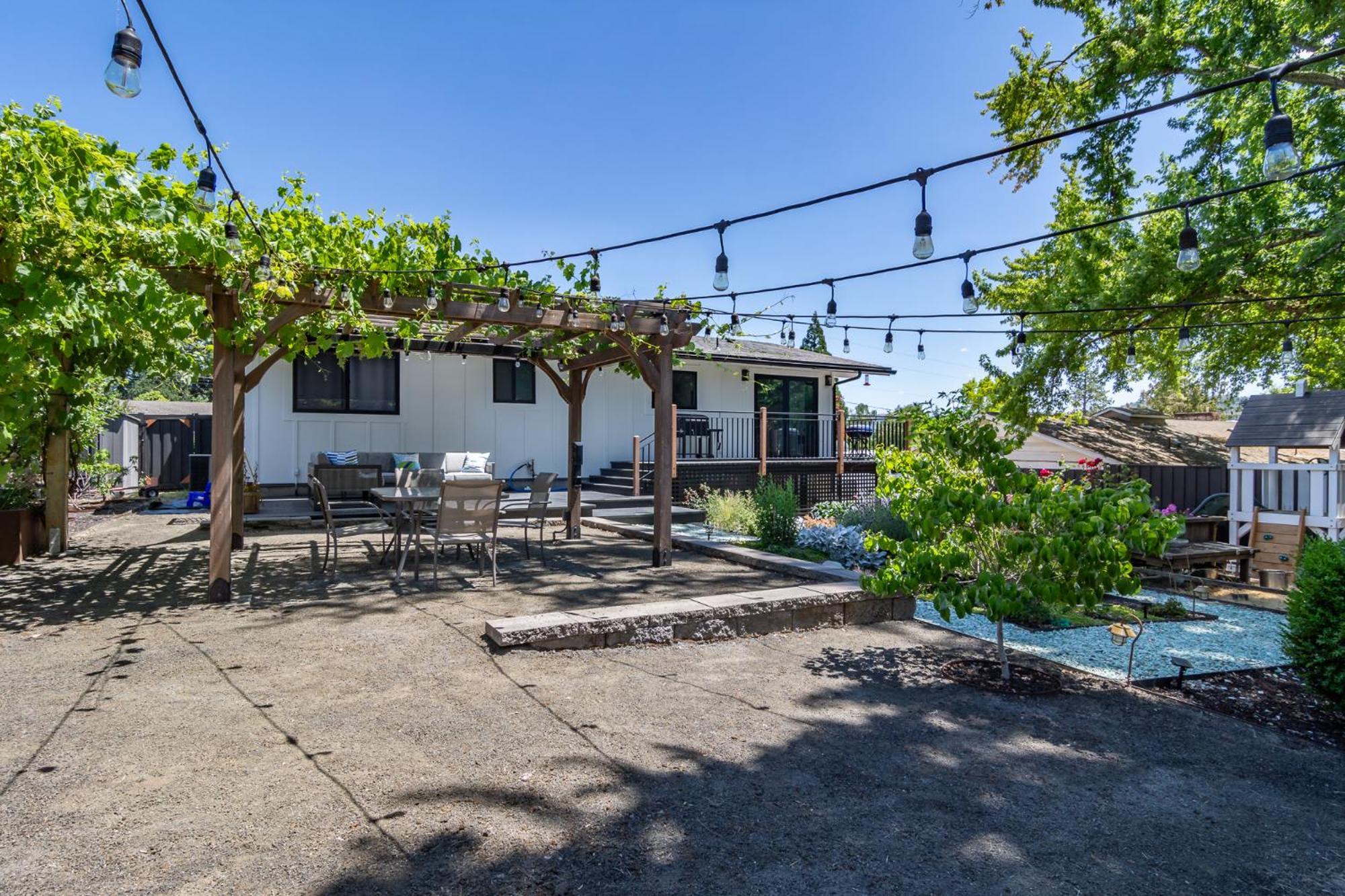 Chic Rv Retreat, Stunning Yard In Roseburg Ξενοδοχείο Εξωτερικό φωτογραφία