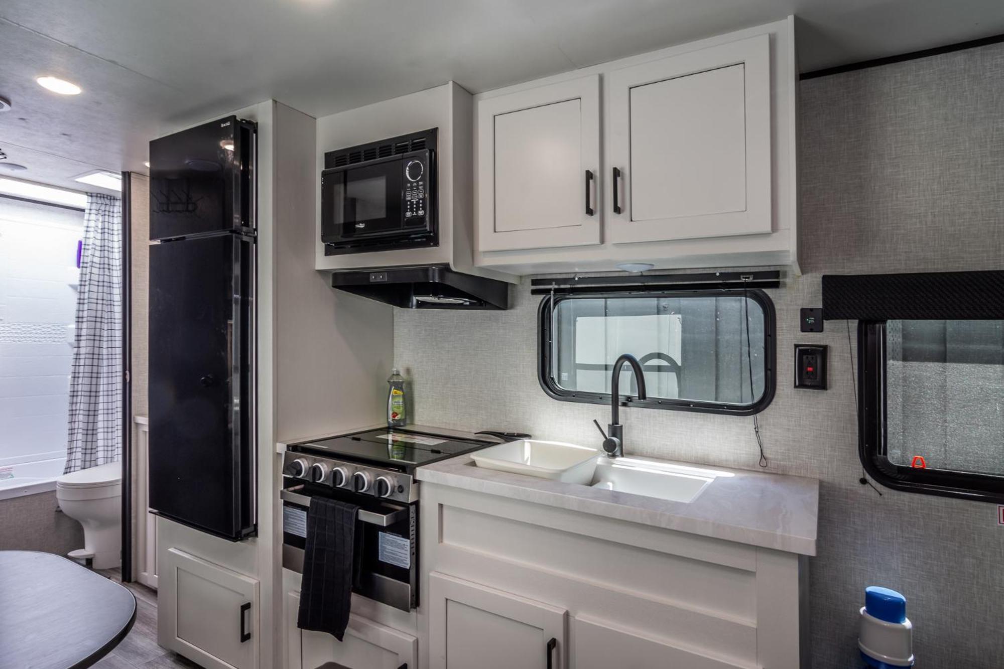 Chic Rv Retreat, Stunning Yard In Roseburg Ξενοδοχείο Εξωτερικό φωτογραφία