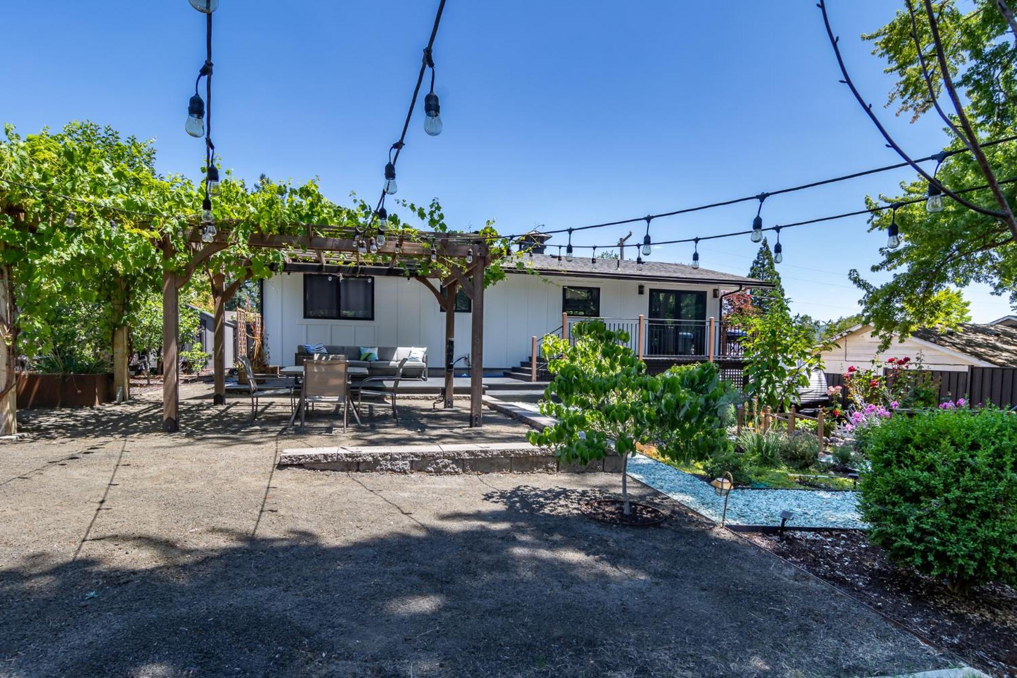 Chic Rv Retreat, Stunning Yard In Roseburg Ξενοδοχείο Εξωτερικό φωτογραφία